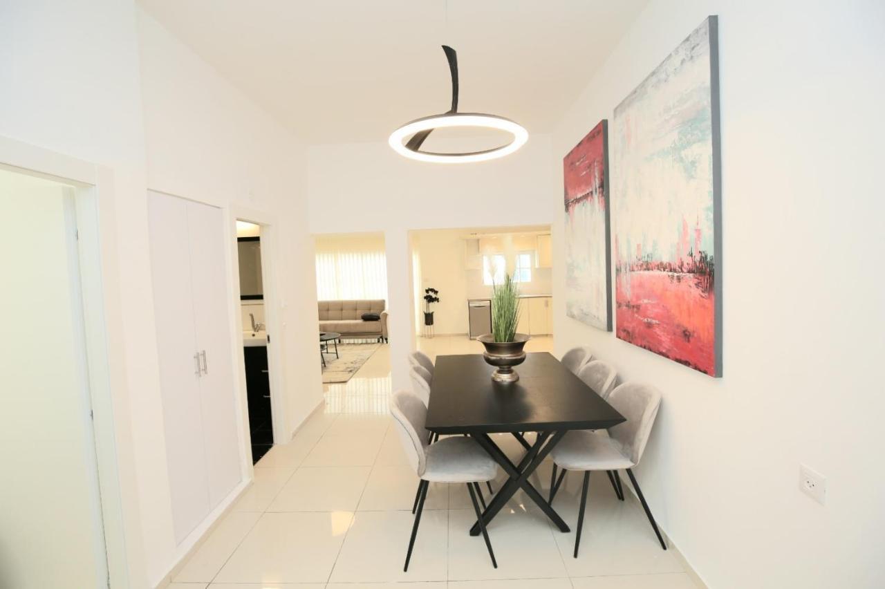 City Center Luxury Apartment In Нетанья Екстер'єр фото