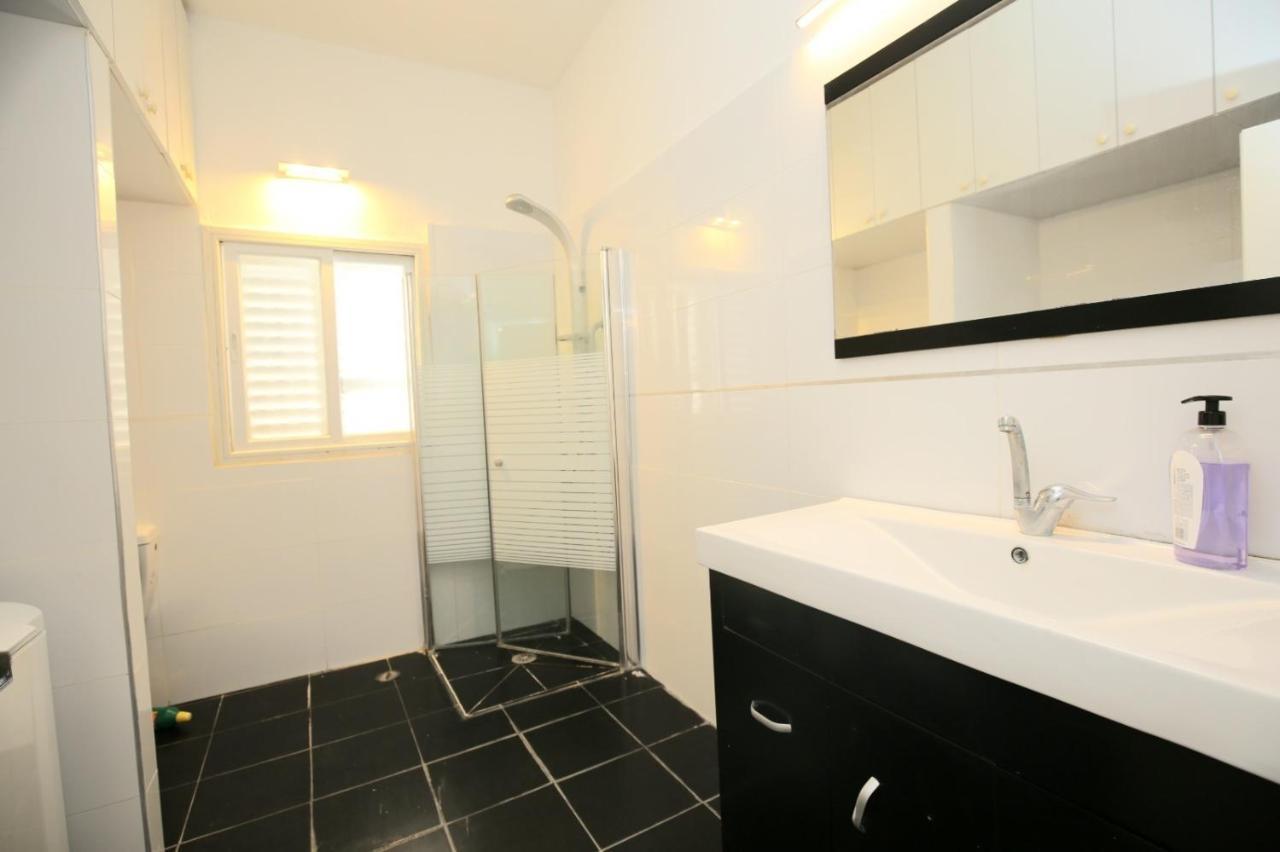 City Center Luxury Apartment In Нетанья Екстер'єр фото